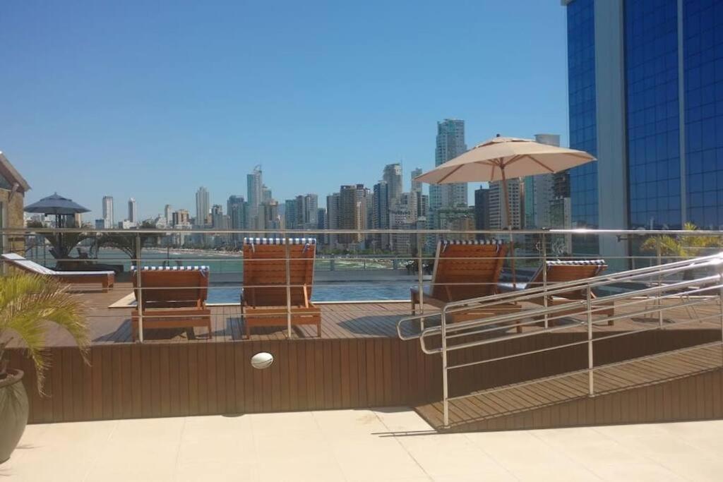 Piscina A Beira-Mar, Tranquilidade E Qualidade No Melhor De Bc Balneario Camboriu Exterior photo