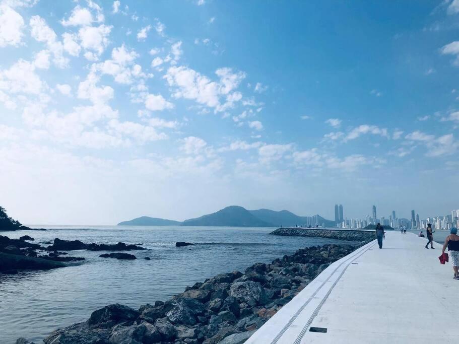 Piscina A Beira-Mar, Tranquilidade E Qualidade No Melhor De Bc Balneario Camboriu Exterior photo