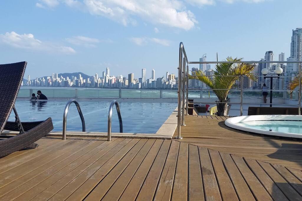 Piscina A Beira-Mar, Tranquilidade E Qualidade No Melhor De Bc Balneario Camboriu Exterior photo