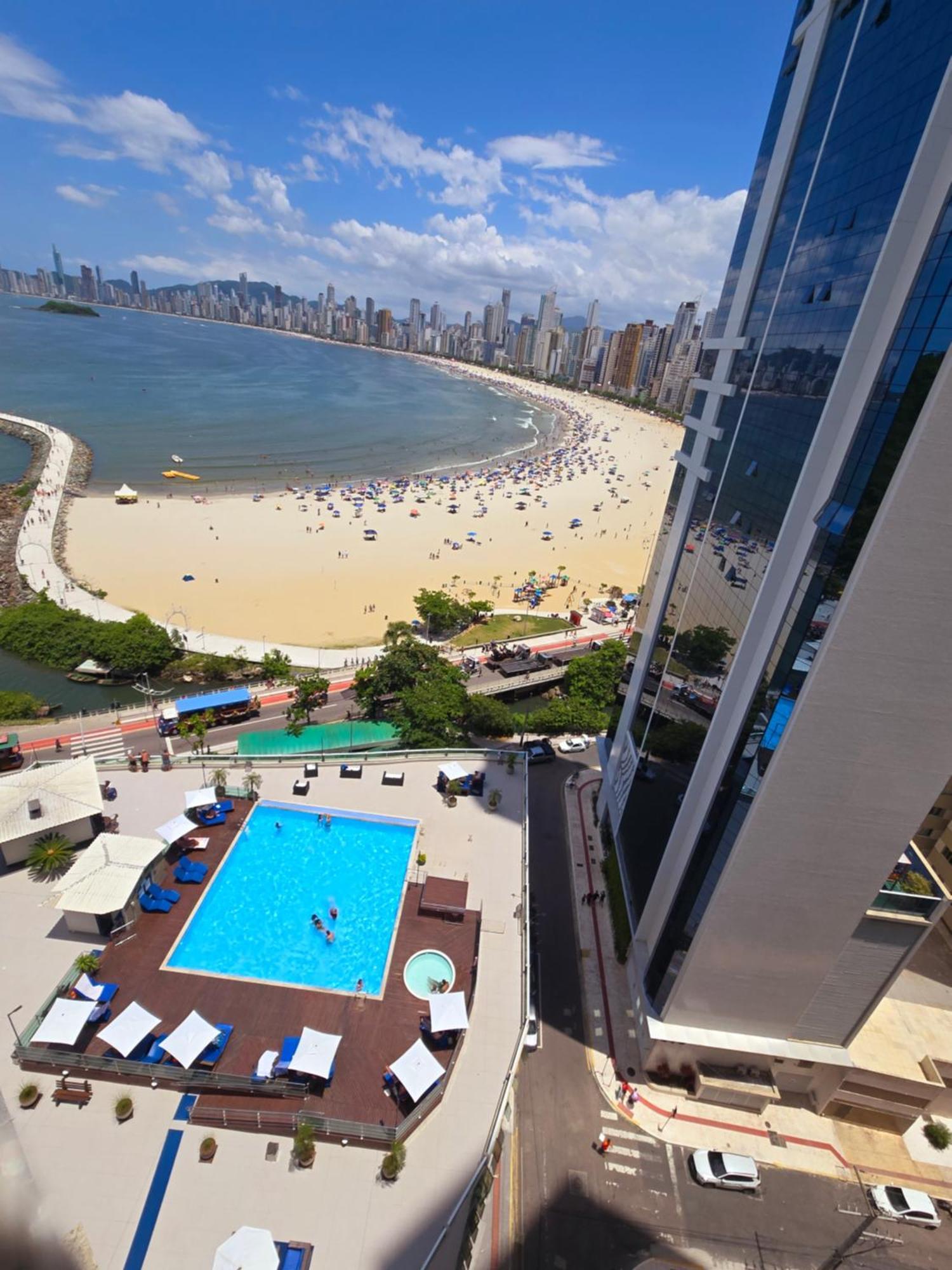 Piscina A Beira-Mar, Tranquilidade E Qualidade No Melhor De Bc Balneario Camboriu Exterior photo